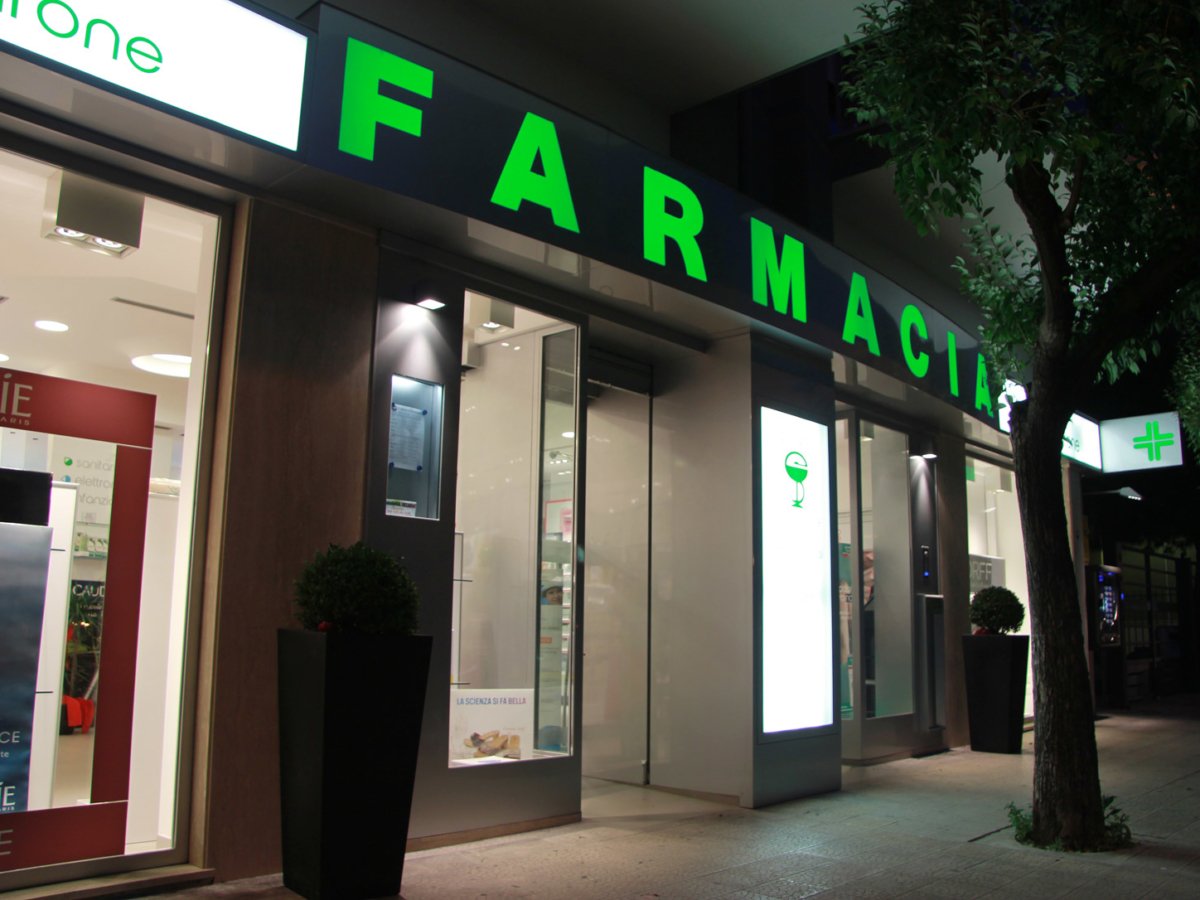 Farmacia Ciccarone Arredo Chiavi In Mano Vetrina