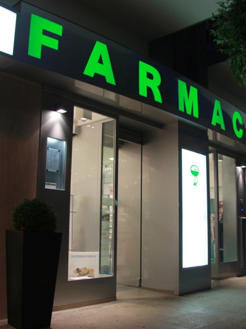 Farmacia Ciccarone Arredo Chiavi In Mano Vetrina