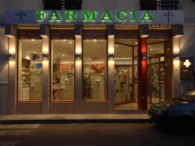 Farmacia Moscogiuri Progetto Arredamenti Su Misura Insegna