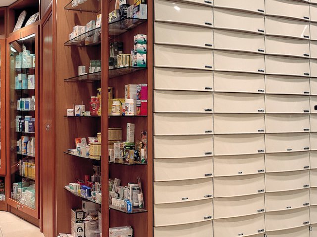 Farmacia Nati Progetto Arredamenti Su Misura Cassettiere