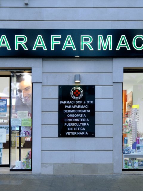 Parafarmacia Farmaxima Arredo Chiavi In Mano Insegna