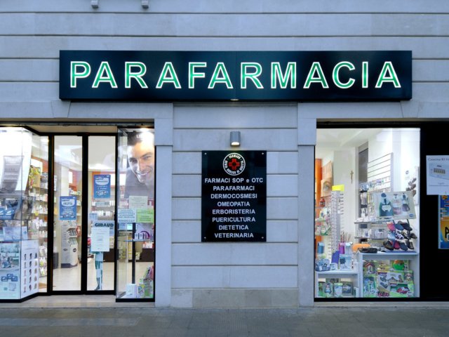 Parafarmacia Farmaxima Arredo Chiavi In Mano Insegna