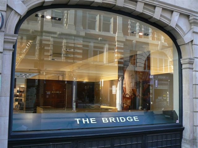 Progetto The Bridge Londra Allestimenti Su Misura Allestito Esterni